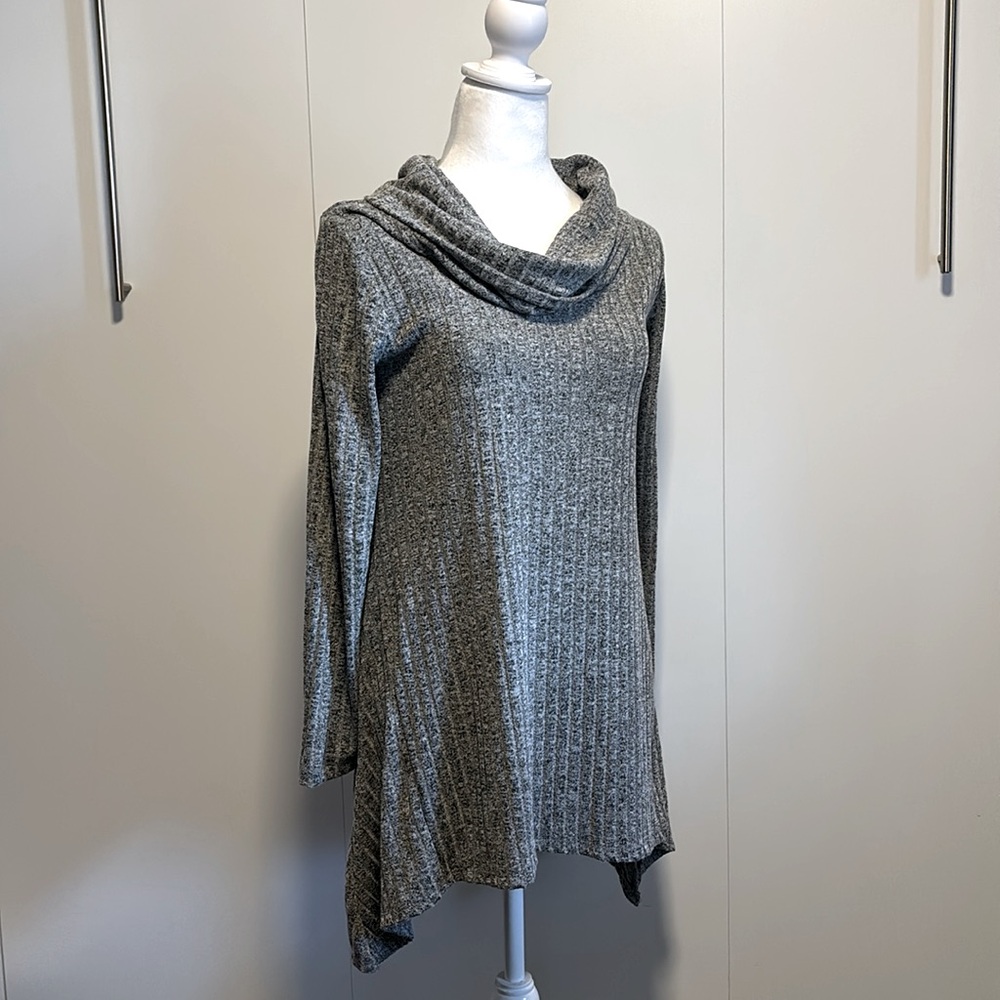 Ribbed gray cowl neck tunic